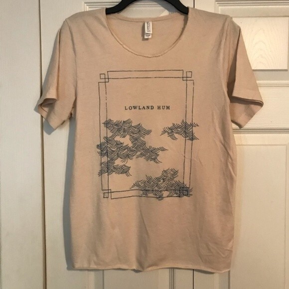 CANVAS Size Small Men's Short Sleeve T-Shirt Cream Lowland Hum Graphic Crewneck - Picture 2 of 6